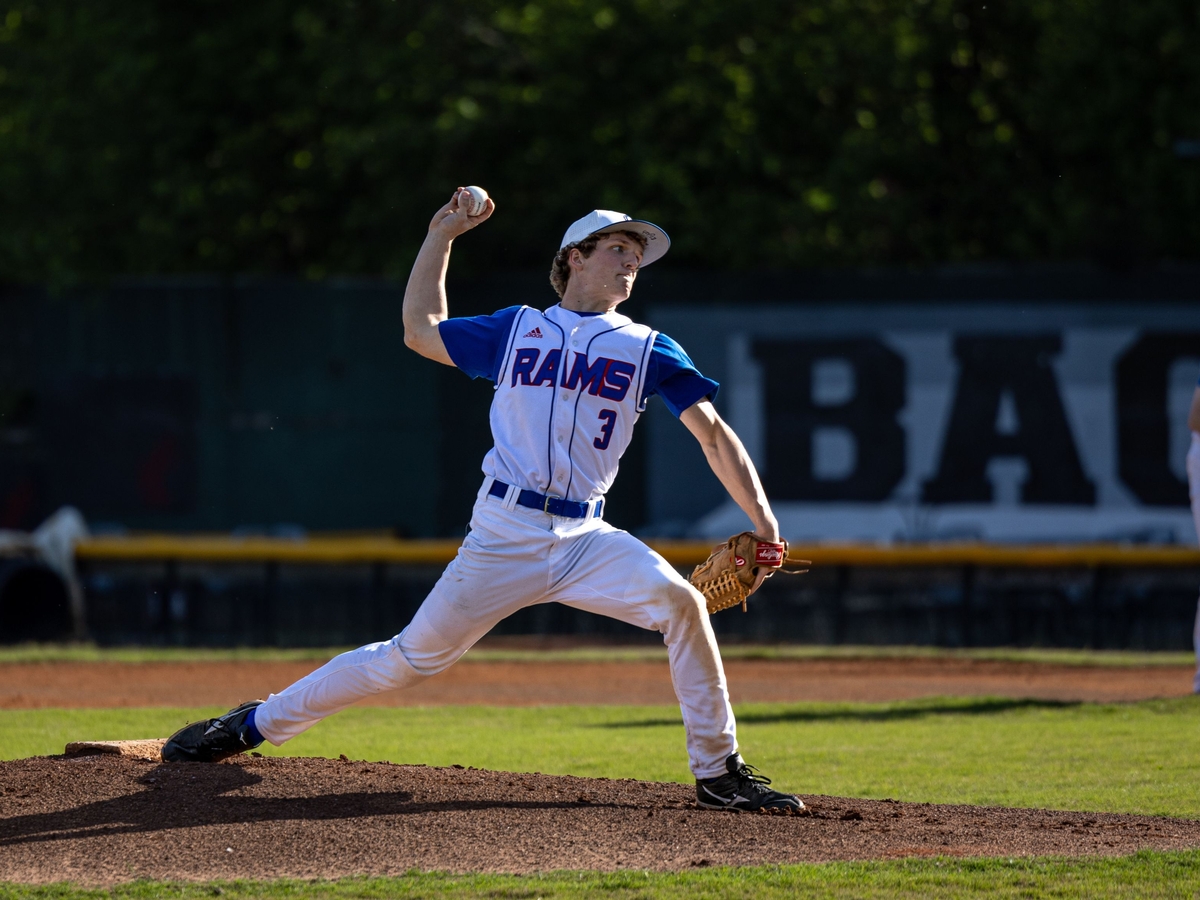 baseball player pitching